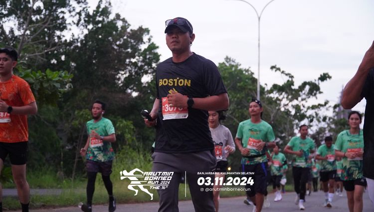 Race photo from Arutmin Borneo Run 2024