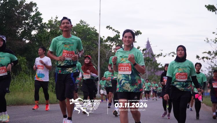 Race photo from Arutmin Borneo Run 2024