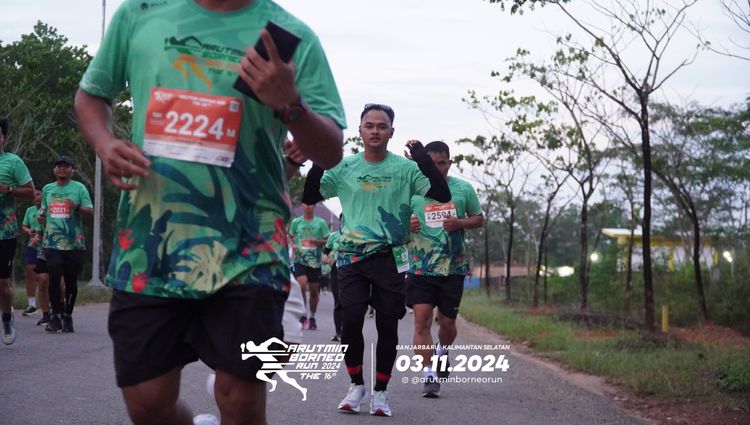 Race photo from Arutmin Borneo Run 2024