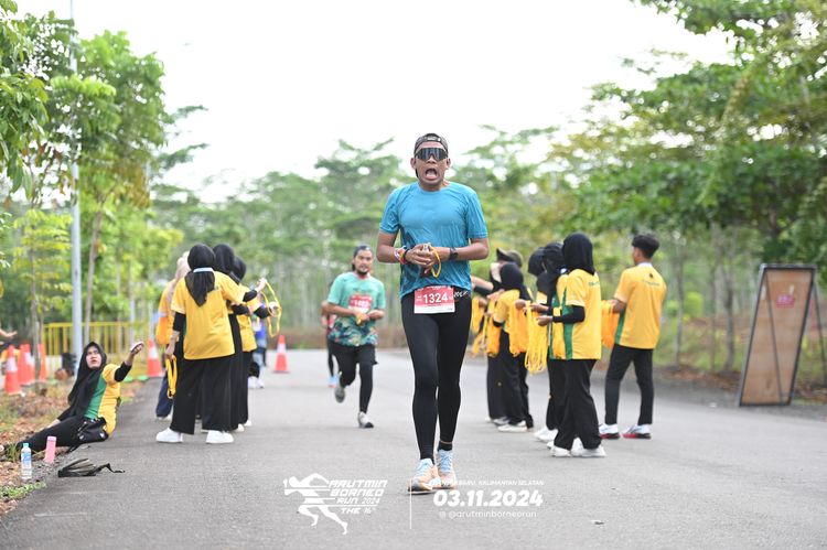 Race photo from Arutmin Borneo Run 2024