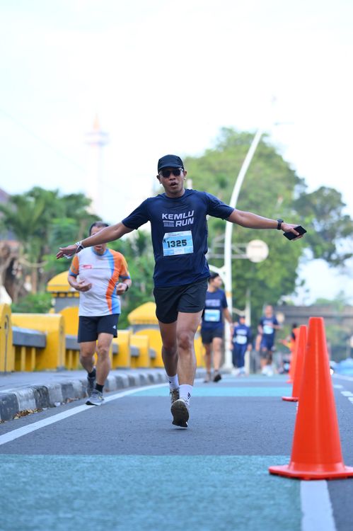 Race photo from KEMLU RUN 2025