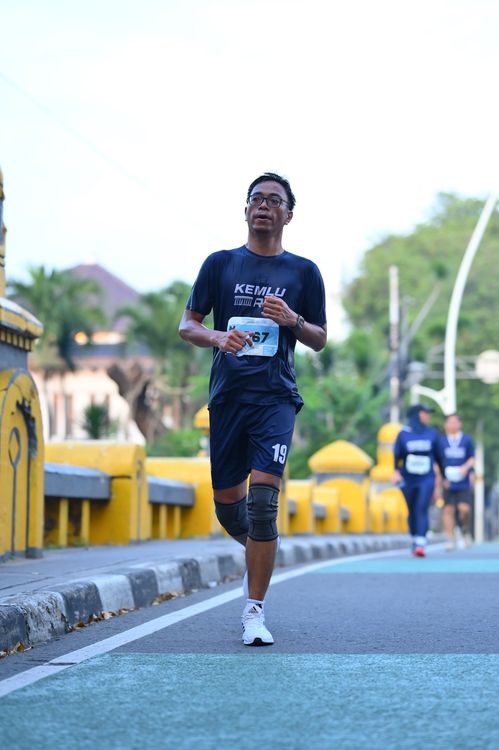 Race photo from KEMLU RUN 2025