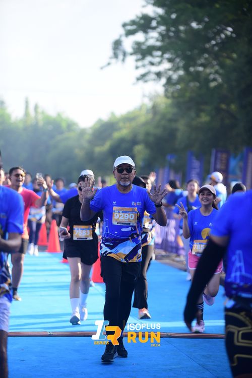 Race photo from Isoplus Run 2024 Surabaya