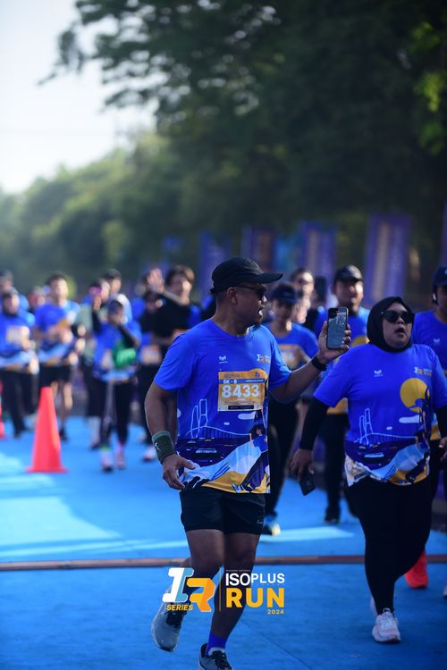 Race photo from Isoplus Run 2024 Surabaya