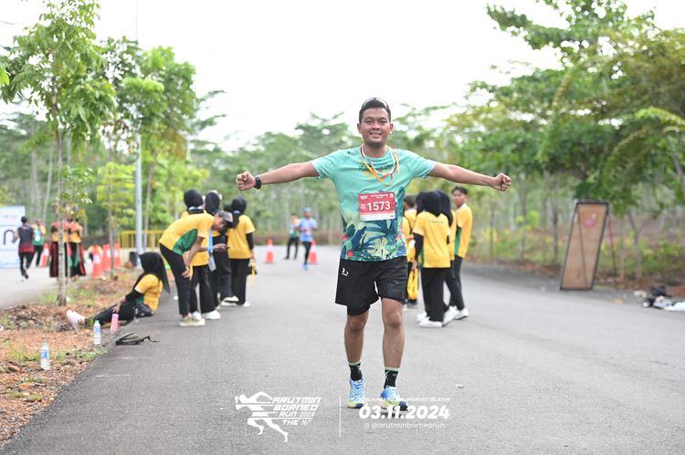 Race photo from Arutmin Borneo Run 2024