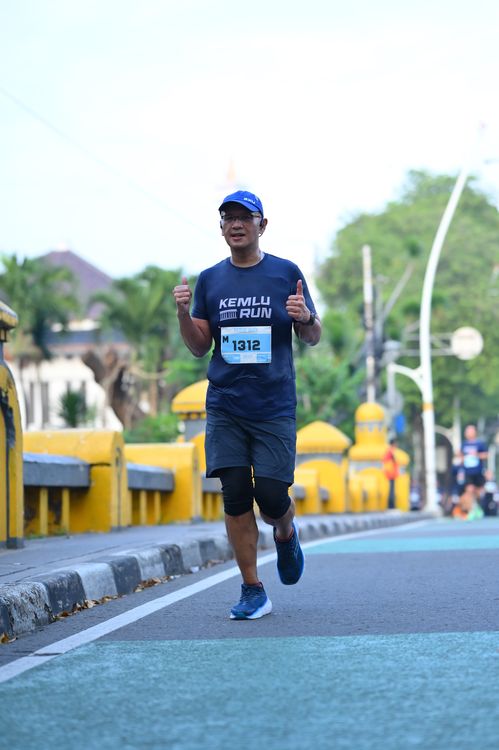 Race photo from KEMLU RUN 2025