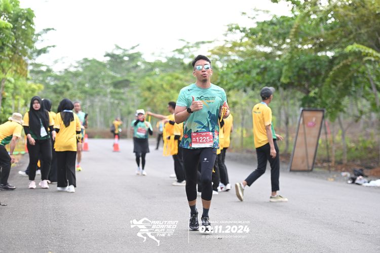 Race photo from Arutmin Borneo Run 2024