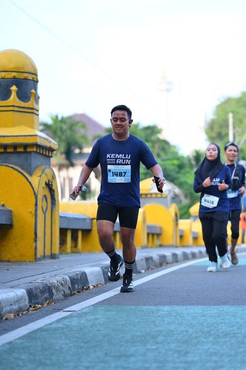 Race photo from KEMLU RUN 2025