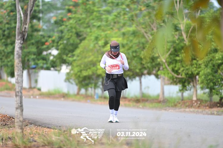 Race photo from Arutmin Borneo Run 2024
