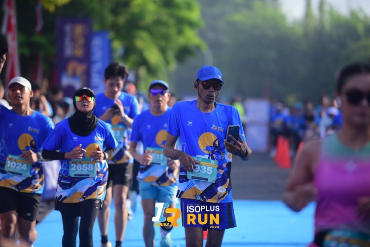 Race photo from Isoplus Run 2024 Surabaya