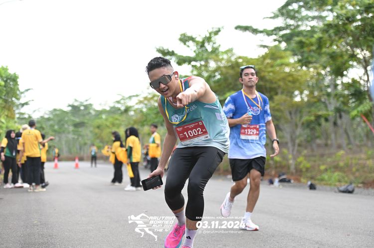 Race photo from Arutmin Borneo Run 2024