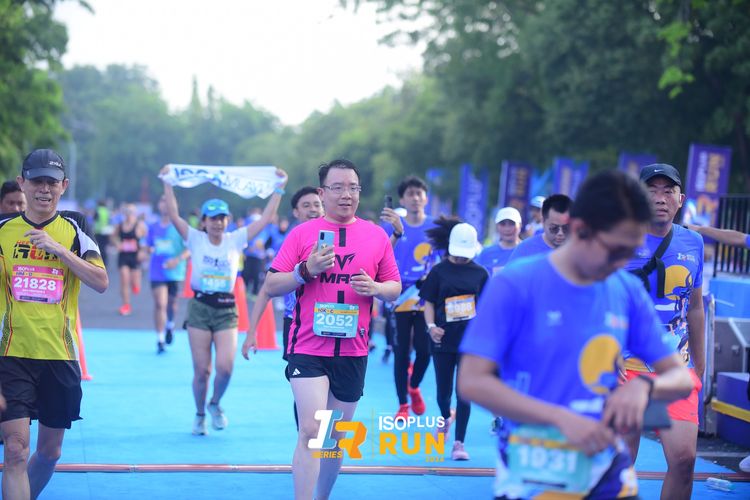 Race photo from Isoplus Run 2024 Surabaya