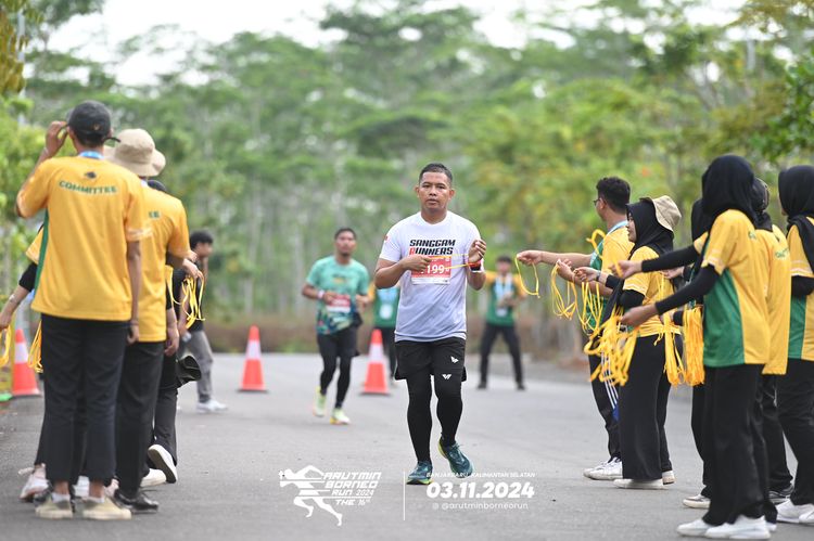 Race photo from Arutmin Borneo Run 2024