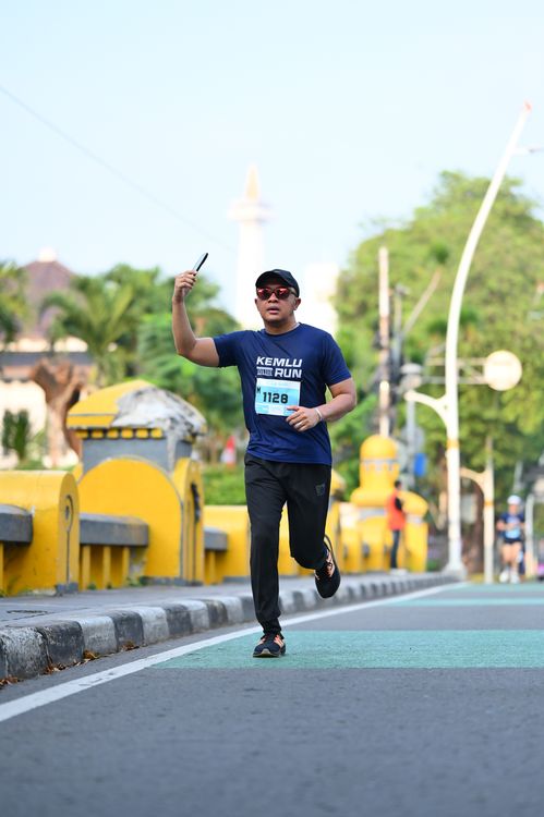 Race photo from KEMLU RUN 2025