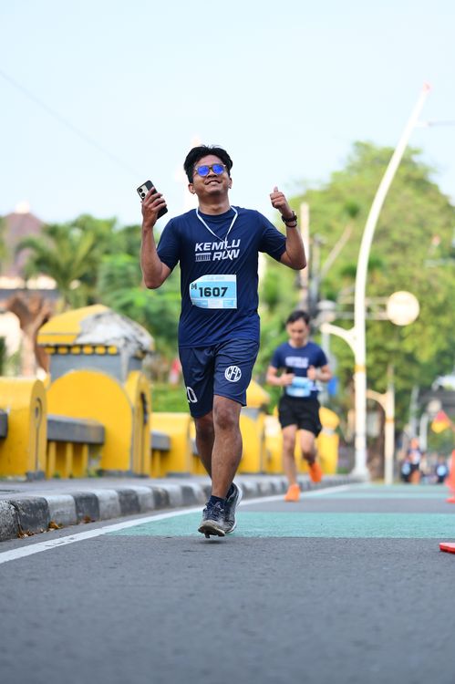 Race photo from KEMLU RUN 2025