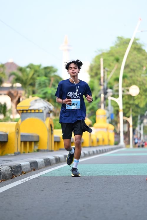 Race photo from KEMLU RUN 2025