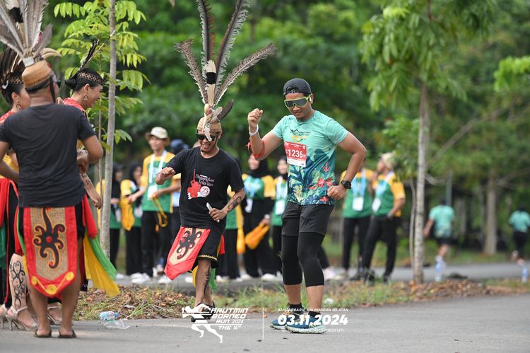 Race photo from Arutmin Borneo Run 2024