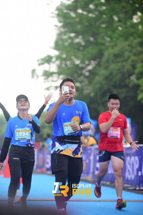 Race photo from Isoplus Run 2024 Surabaya