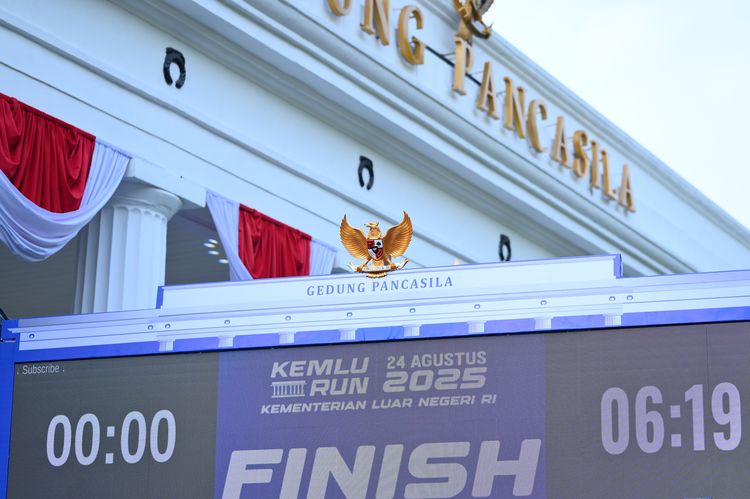 Race photo from KEMLU RUN 2025