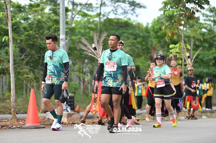 Race photo from Arutmin Borneo Run 2024