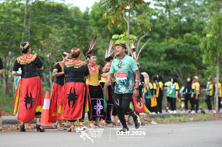 Race photo from Arutmin Borneo Run 2024