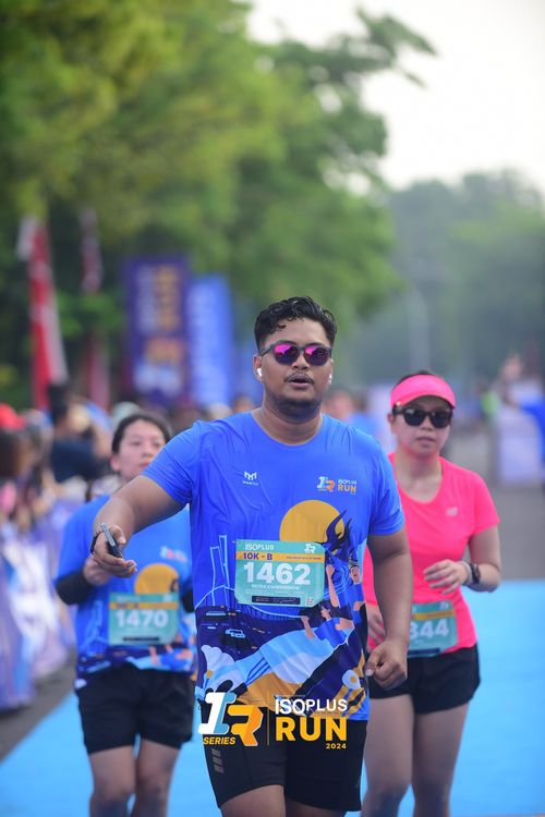 Race photo from Isoplus Run 2024 Surabaya