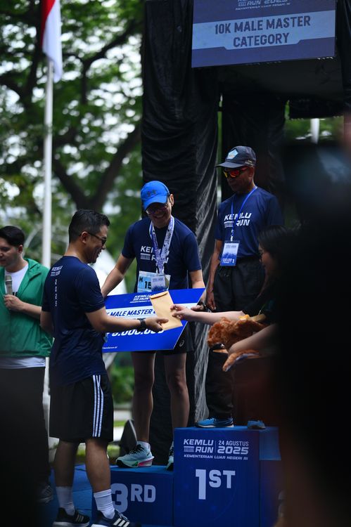 Race photo from KEMLU RUN 2025