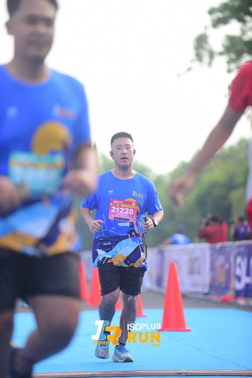 Race photo from Isoplus Run 2024 Surabaya