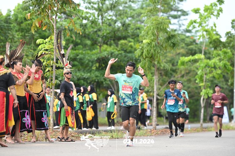 Race photo from Arutmin Borneo Run 2024