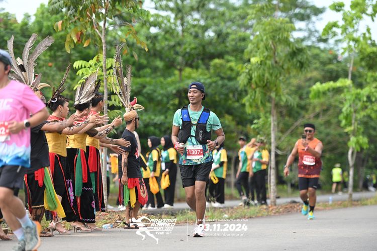 Race photo from Arutmin Borneo Run 2024