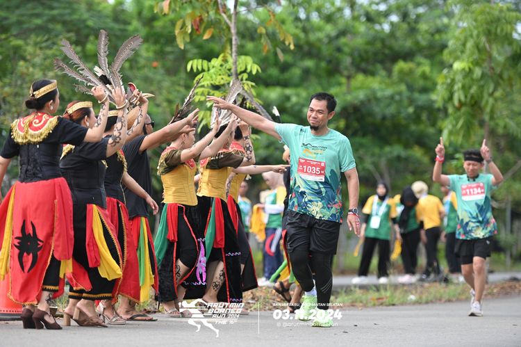 Race photo from Arutmin Borneo Run 2024