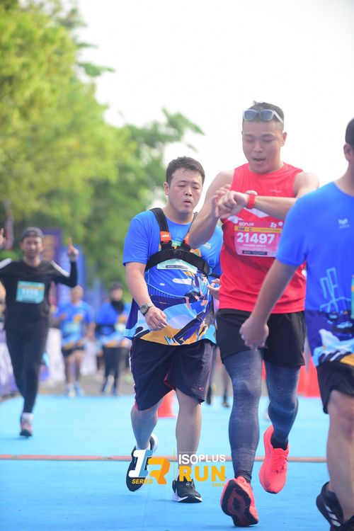 Race photo from Isoplus Run 2024 Surabaya
