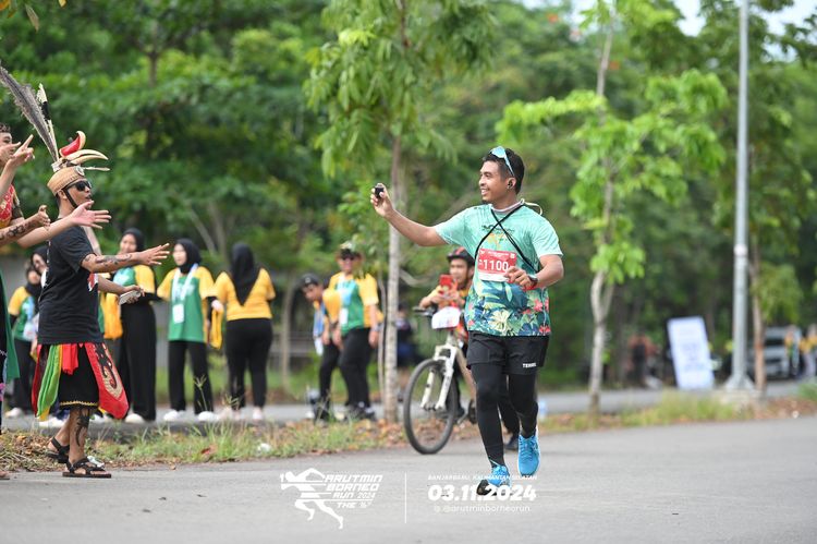 Race photo from Arutmin Borneo Run 2024