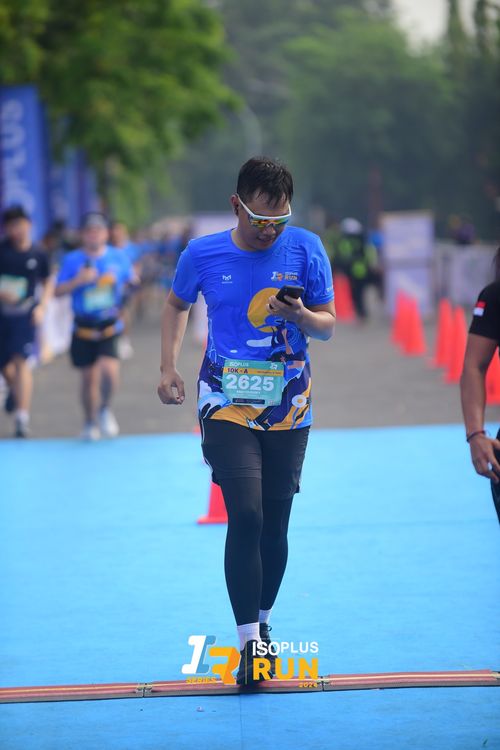Race photo from Isoplus Run 2024 Surabaya