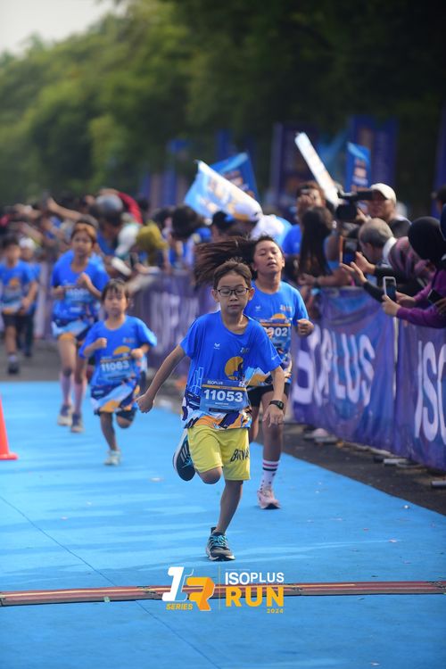 Race photo from Isoplus Run 2024 Surabaya