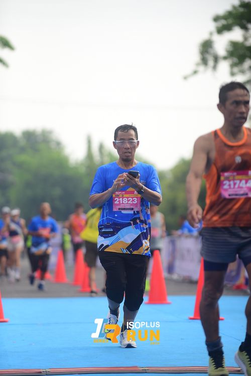 Race photo from Isoplus Run 2024 Surabaya