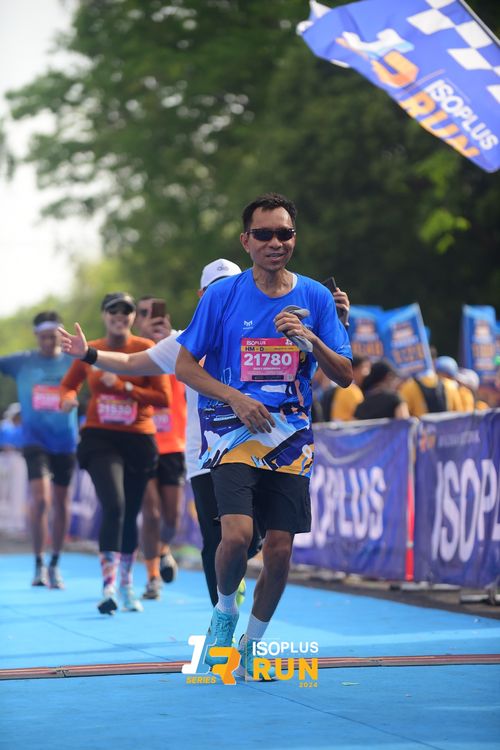 Race photo from Isoplus Run 2024 Surabaya