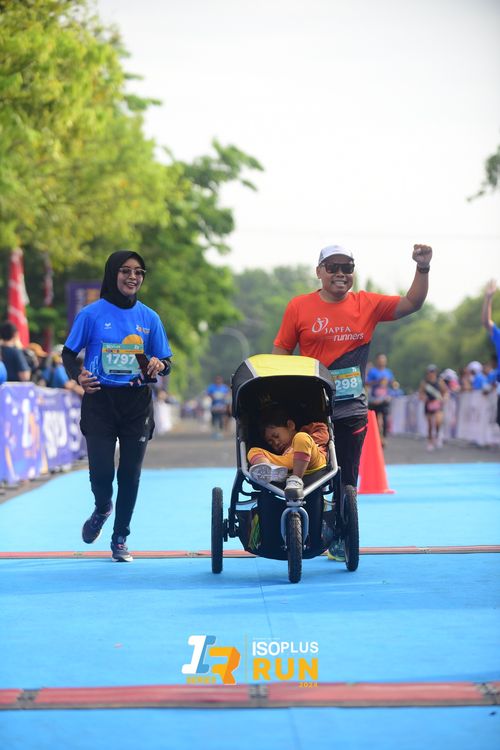 Race photo from Isoplus Run 2024 Surabaya