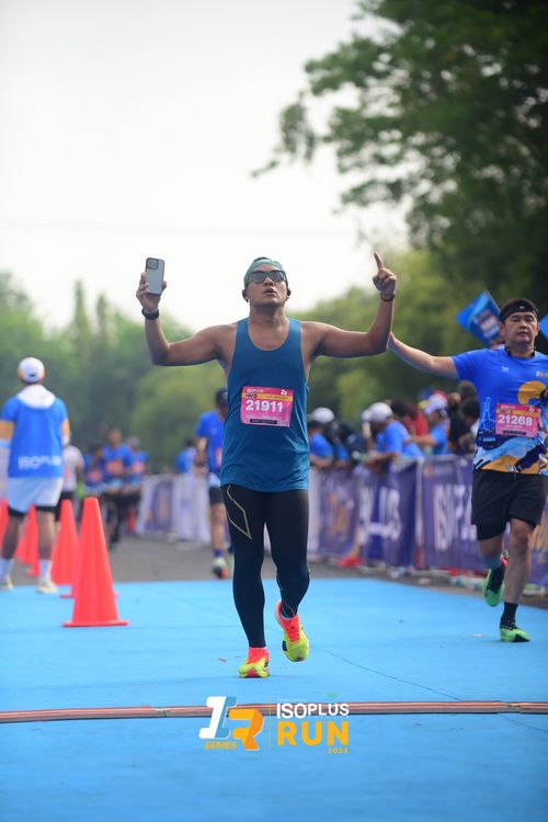 Race photo from Isoplus Run 2024 Surabaya