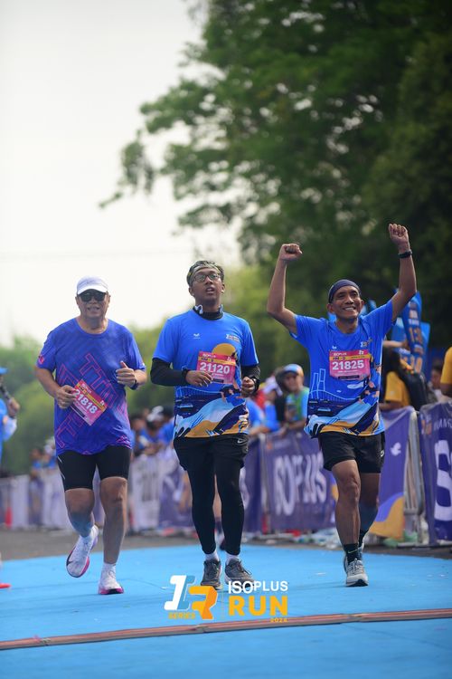 Race photo from Isoplus Run 2024 Surabaya