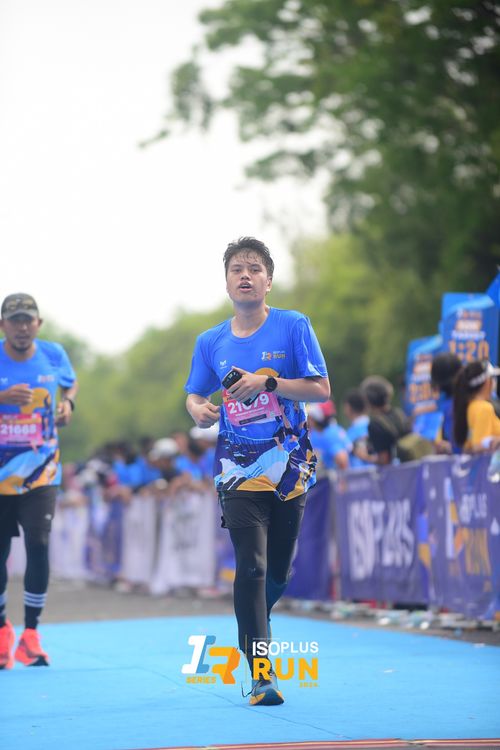 Race photo from Isoplus Run 2024 Surabaya