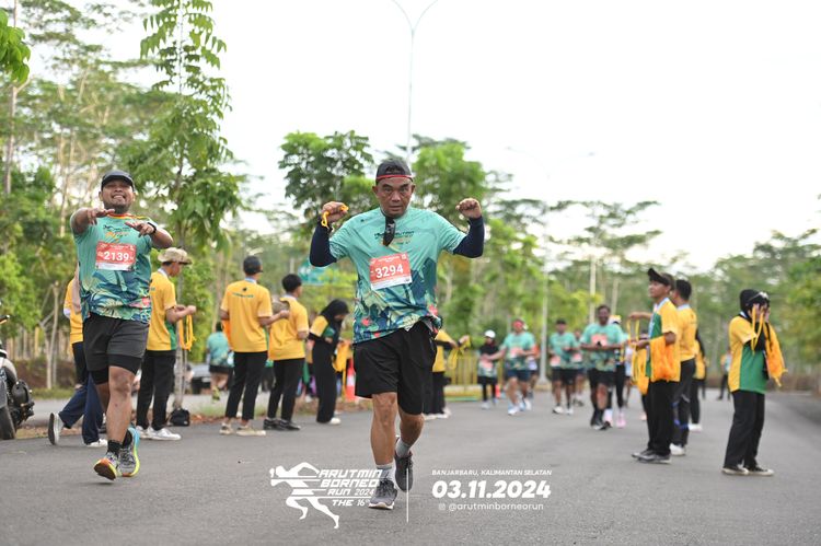 Race photo from Arutmin Borneo Run 2024
