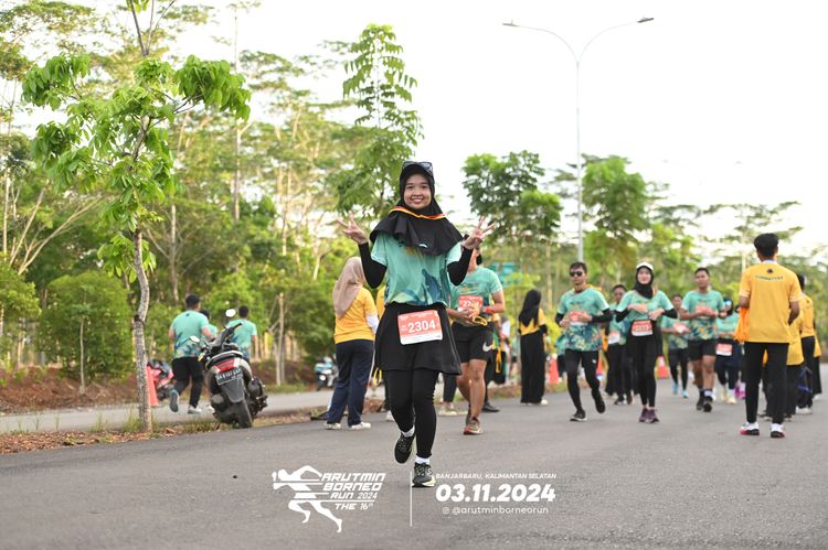 Race photo from Arutmin Borneo Run 2024