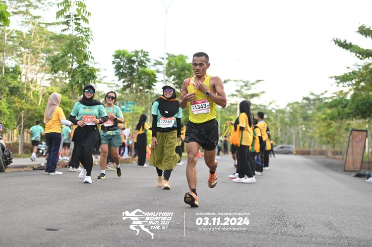 Race photo from Arutmin Borneo Run 2024