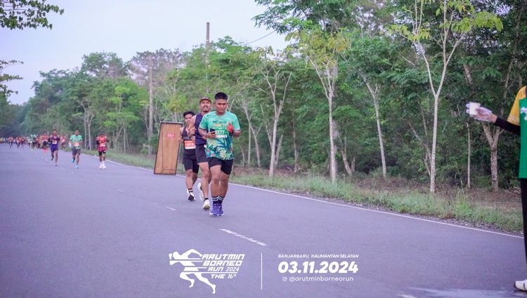 Race photo from Arutmin Borneo Run 2024