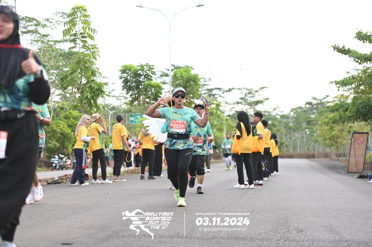 Race photo from Arutmin Borneo Run 2024