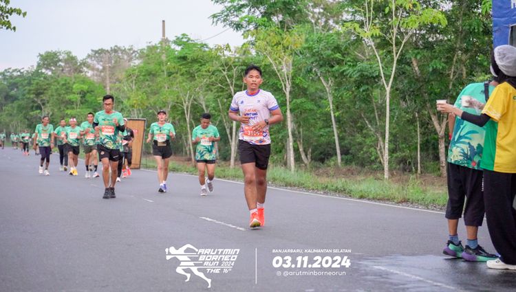 Race photo from Arutmin Borneo Run 2024