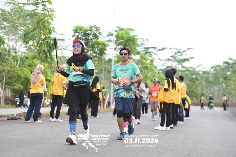 Race photo from Arutmin Borneo Run 2024