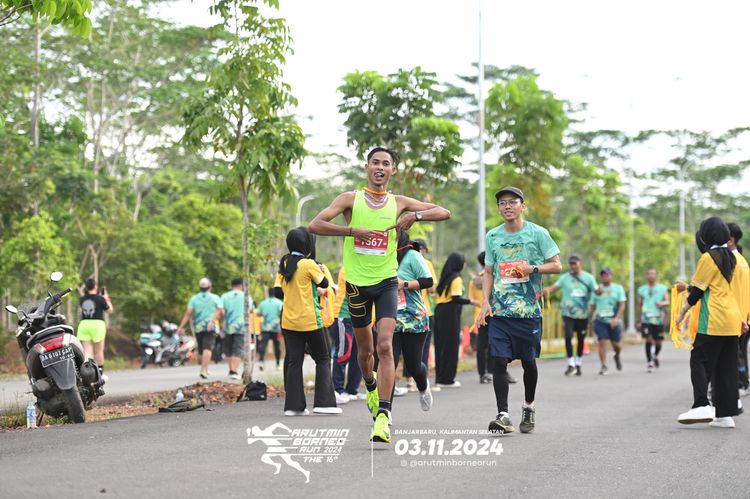 Race photo from Arutmin Borneo Run 2024