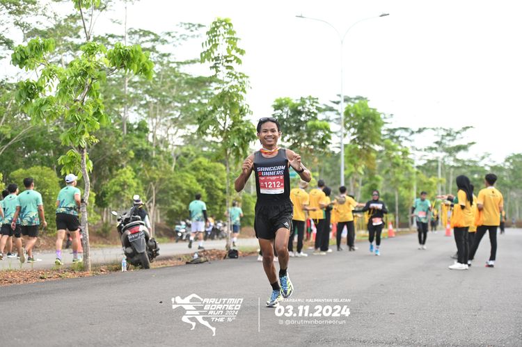 Race photo from Arutmin Borneo Run 2024